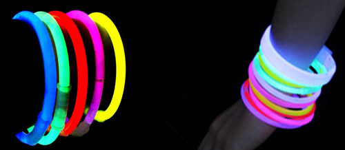 Por qué brillan las pulseras fluorescentes?
